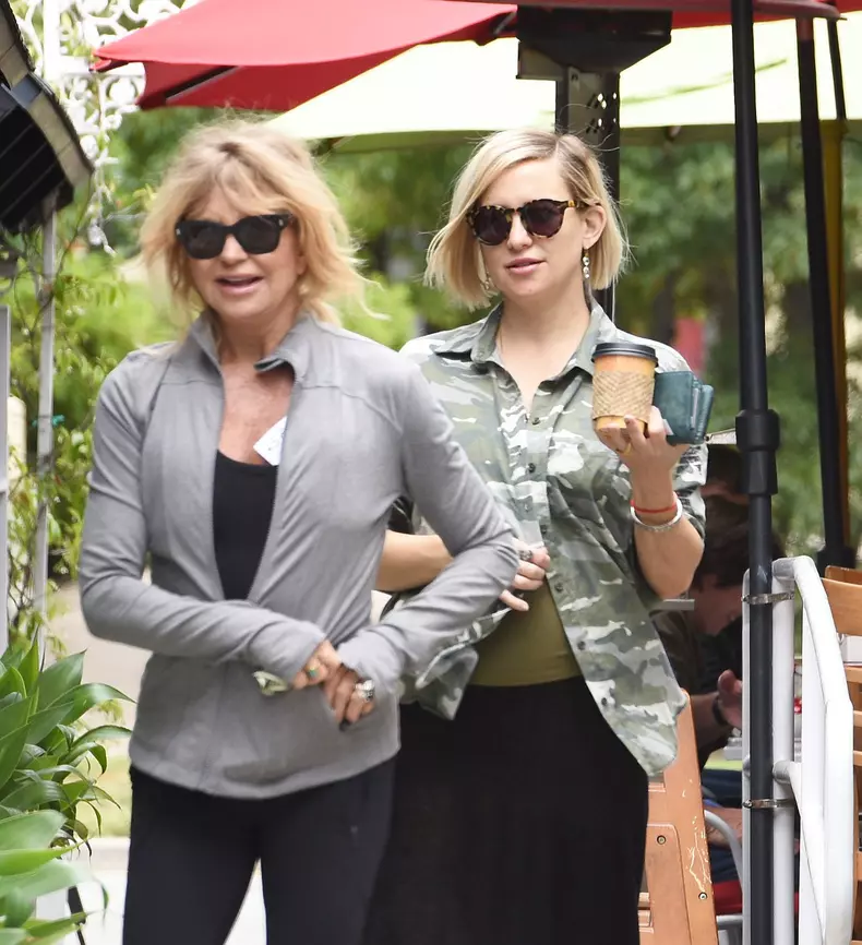 Pregnant Kate Hudson Goes Maternity Shopping With Beau Danny Fujikawa And Goldie Hawn, Part 2