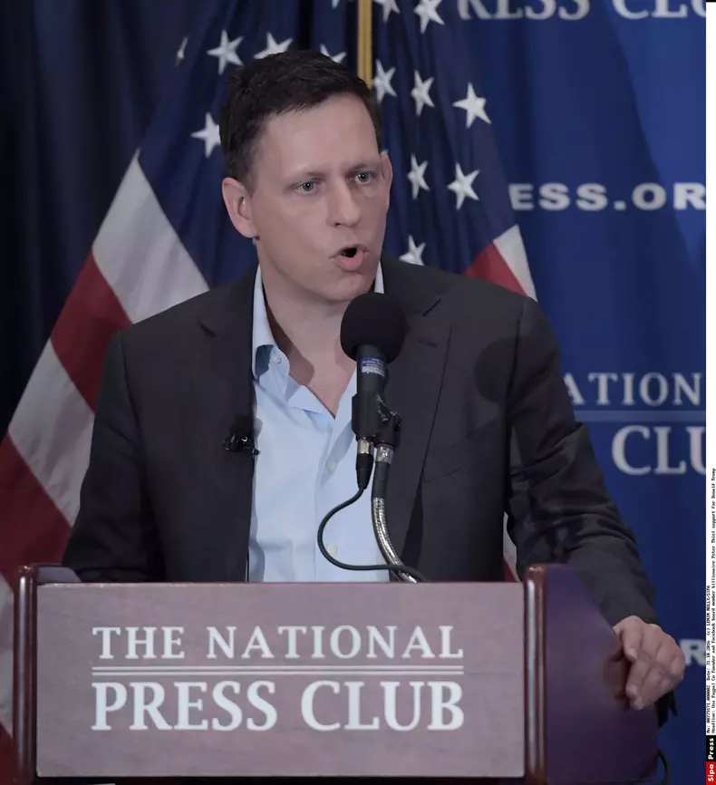 Usa Paypal Co Founder and Facebook board member billionaire Peter Thiel support for Donald Trump