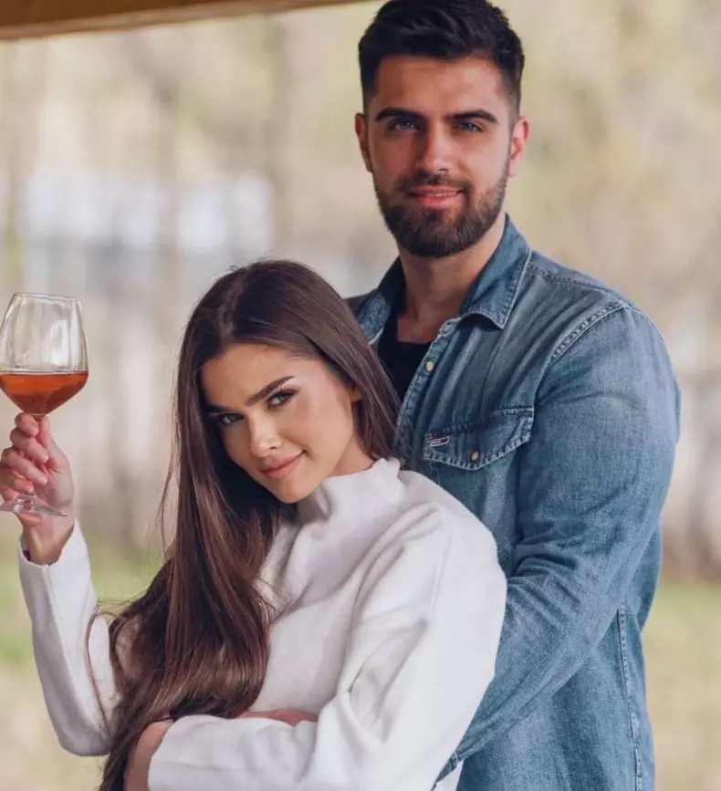 alex-leonte-surpriza-theo-rose-7