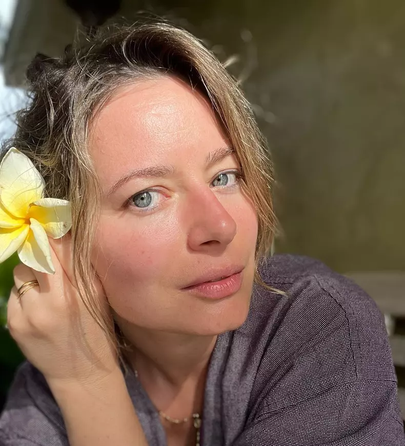 Cum-arata-Laura-Cosoi-in-costum-de-baie-insarcinata-in-4-luni-9