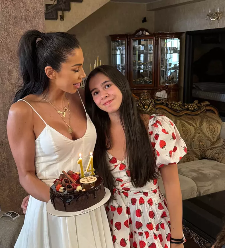 Raluca pastrama si Maria aniversare 14 ani