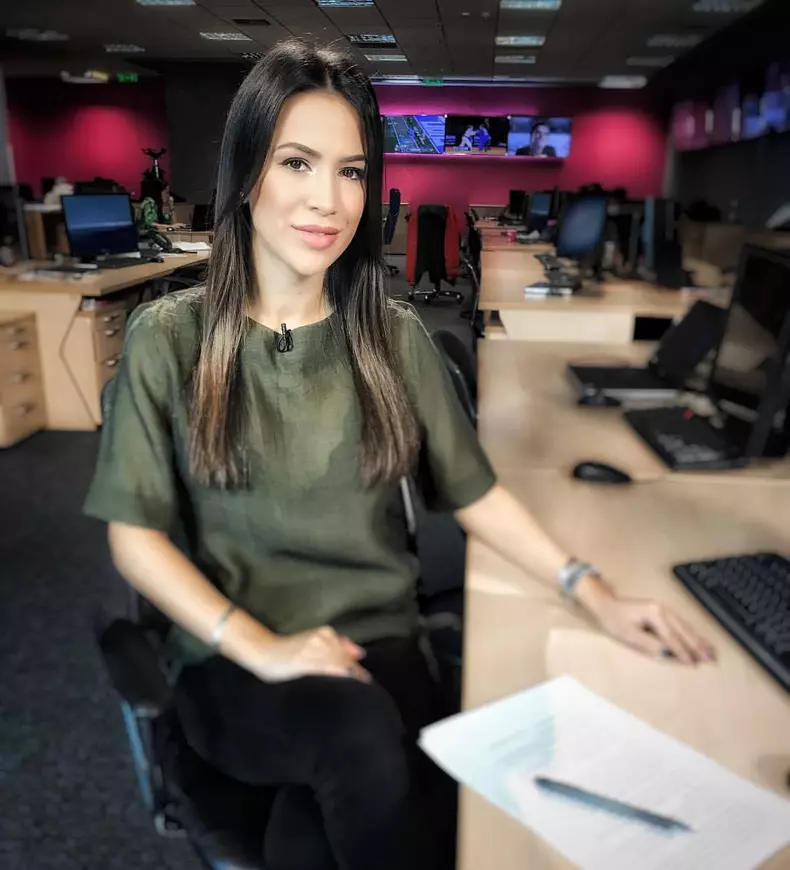 Alexandra Anastasescu prezintă noul sezon „Flash Monden”, la Prima TV