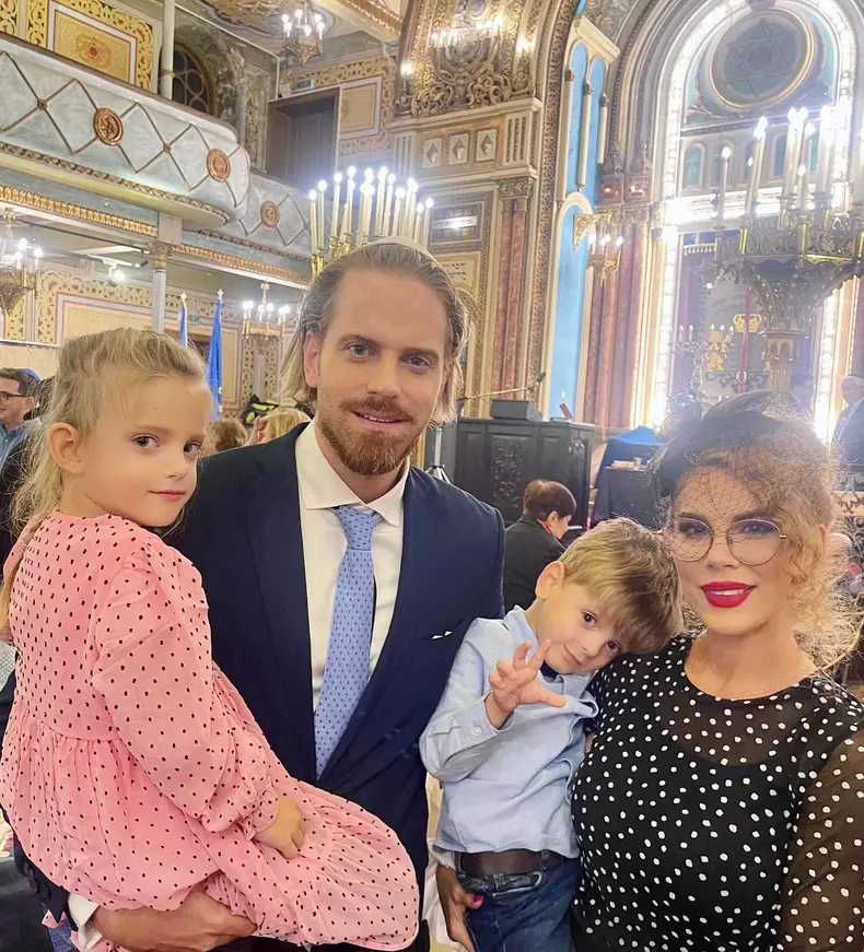 Alina și Ilan Laufer alături de gemenii lor, Davina și Nathaniel (5)