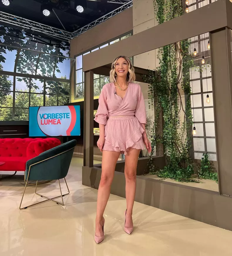 Adela Popescu a dezvăluit că ceva îi lipsește. Prin ce trece vedeta Pro TV. „Mă arde dorul”