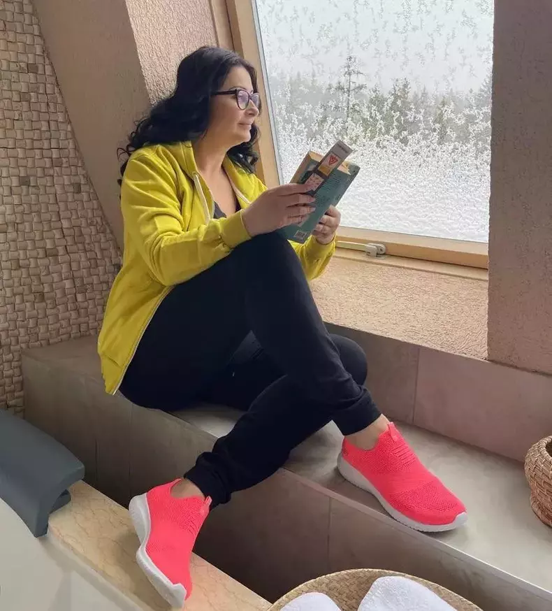 gabriela-cristea-isi-arunca-hainele