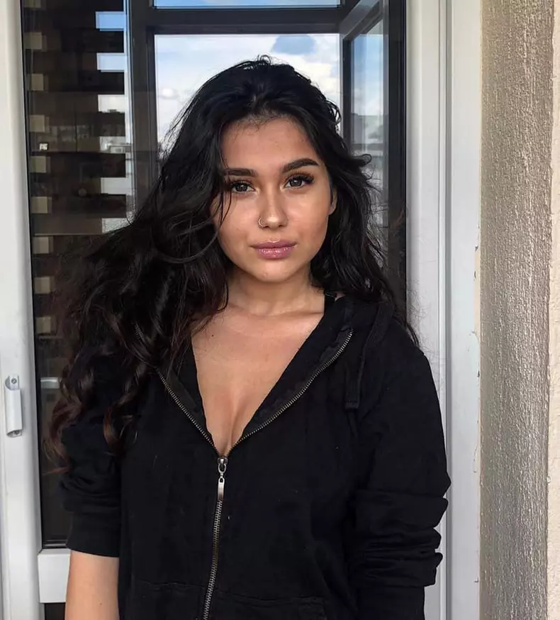 Sasha-fiica-vitrega-a-lui-Cornel-Gale_-4