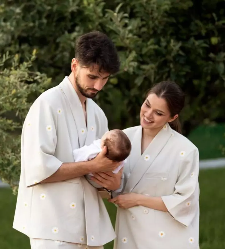 Theo Rose l-a dus pe fiul ei, Sasha, la filmările "Vocea României". Imaginile de familie au devenit virale