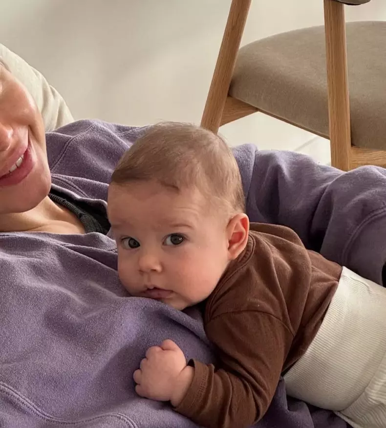 1. Carmen Grebenișan și fiul ei