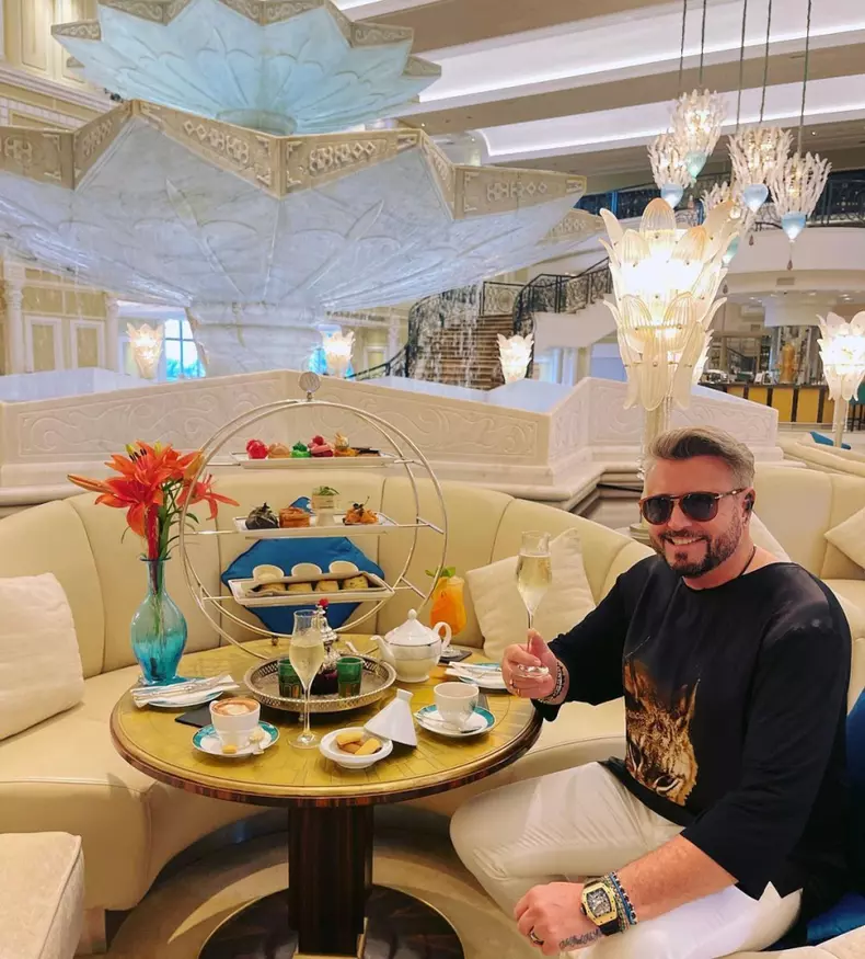 catalinbotezatu126948722915904612079832402562548081864559385n-1640185375ljp64sq