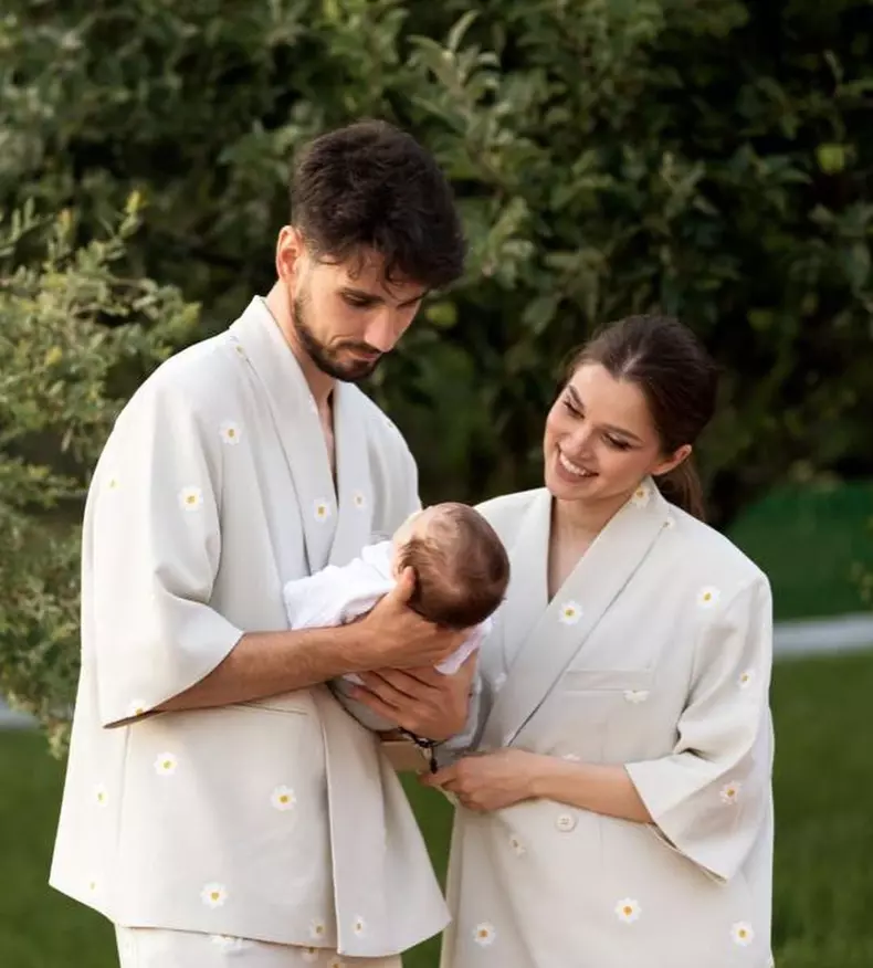 Theo Rose l-a dus pe fiul ei, Sasha, la filmările "Vocea României". Imaginile de familie au devenit virale