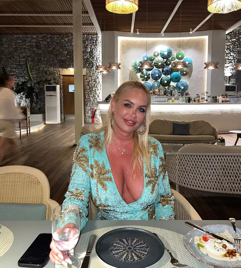 vica-blochina-intrebata-de-unde-are-bani-2