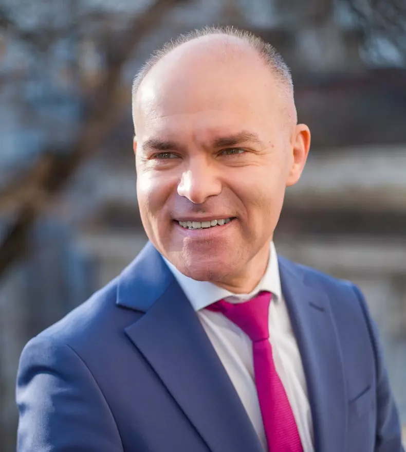 Daniel Funeriu3