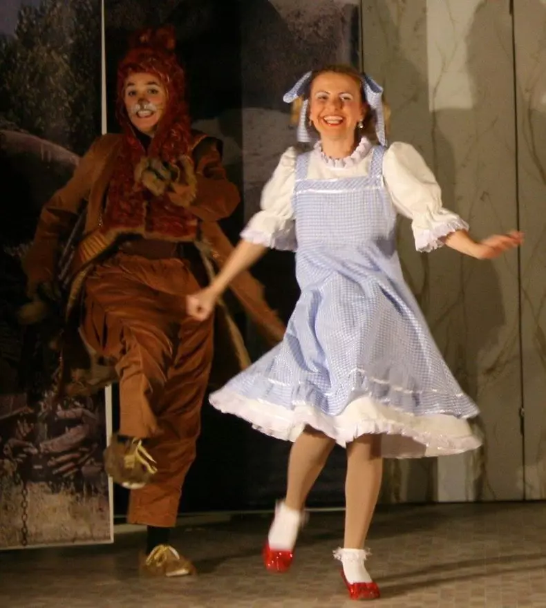 Mihaela Coveseanu in piesa Vrajitorul