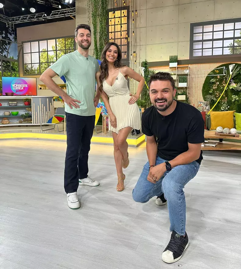 vorbeste-lumea-implineste-astazi-8-ani-echipa-show-ului-de-la-pro-tv-sarbatoreste-in-platou-cu-o-editie-speciala-2