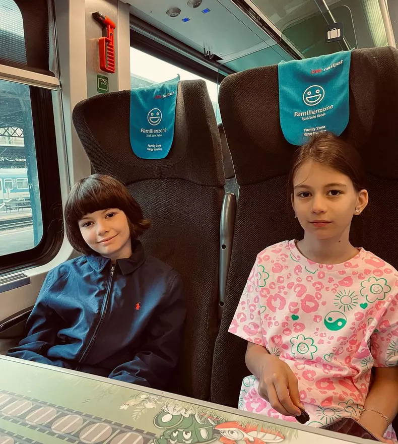 Vacanță cu peripeții pentru Anca Serea. Ce a pățit în tren, pe drum spre Disneyland (5)