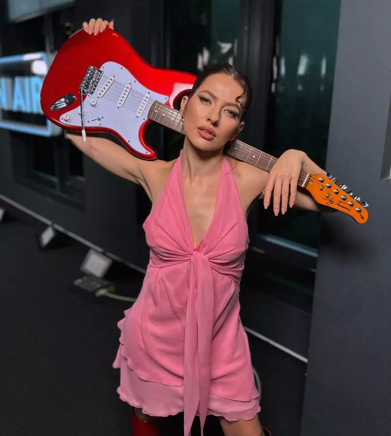 Lidia Buble în roz