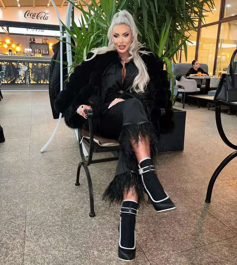 Loredana Chivu5
