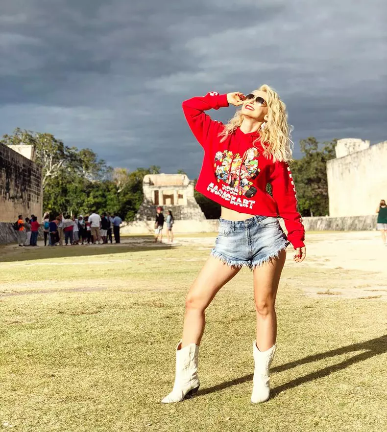 Andreea Bălan se relaxează sub soarele Mexicului (9)