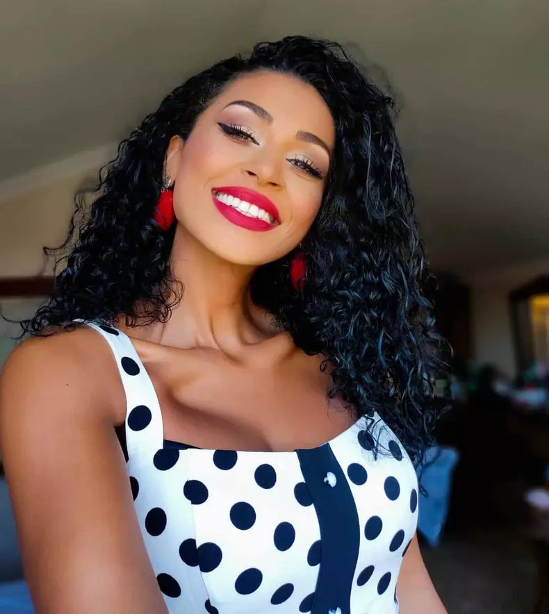 Majda-Aboulumosha-–-Ce-nu-vreau-sa-stie-lumea-despre-mine-1