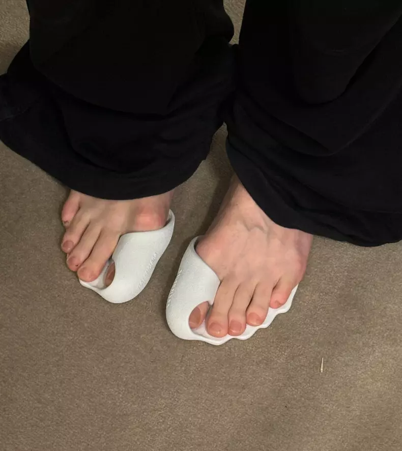 Pantofii zero sau desculți de la Balenciaga (1)