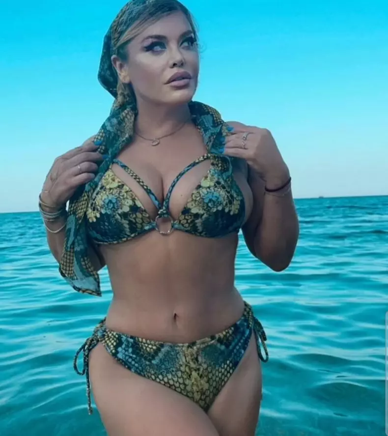 loredana-groza-costum-de-baie-5