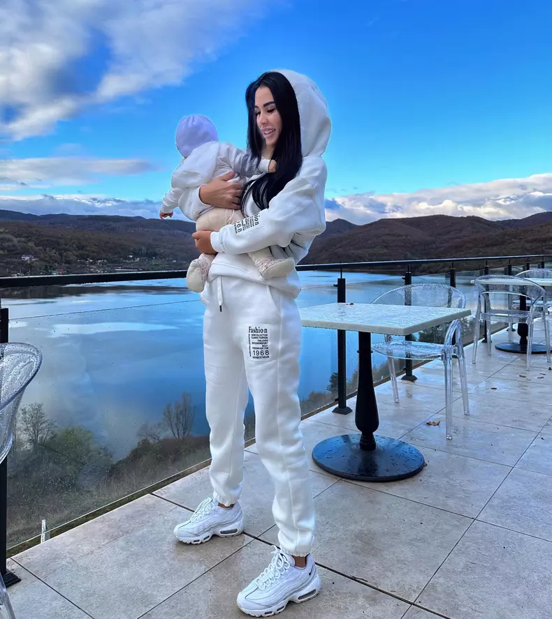Daniela Crudu și fiul ei, Dominic (2)