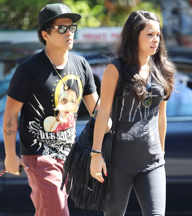 EXCLUSIVE Bruno Mars and girlfriend Jessica Caban at grab lunch at Pace