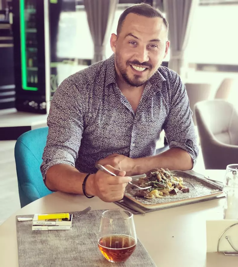 Ștefan Stan și-a făcut implant de păr