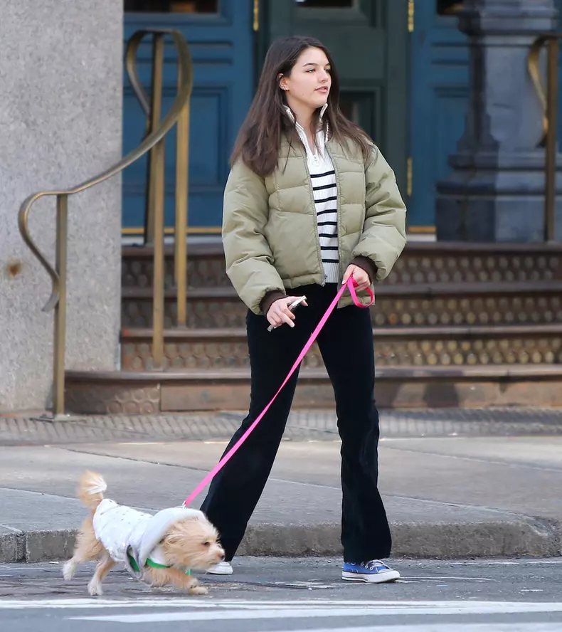 Suri, fiica lui Katie Holmes și a lui Tom Cruise, nu și-a mai văzut tatăl de zece ani