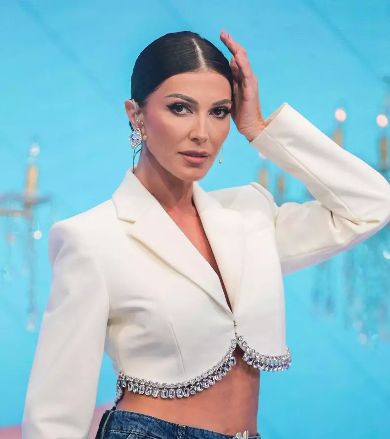 ilinca-vandici-marturiseste-ca-nu-are-prea-multe-haine-am-un-copil-de-crescut-cand-ies-in-oras-am-cateva-piese-pe-care-le-rotesc_36716100