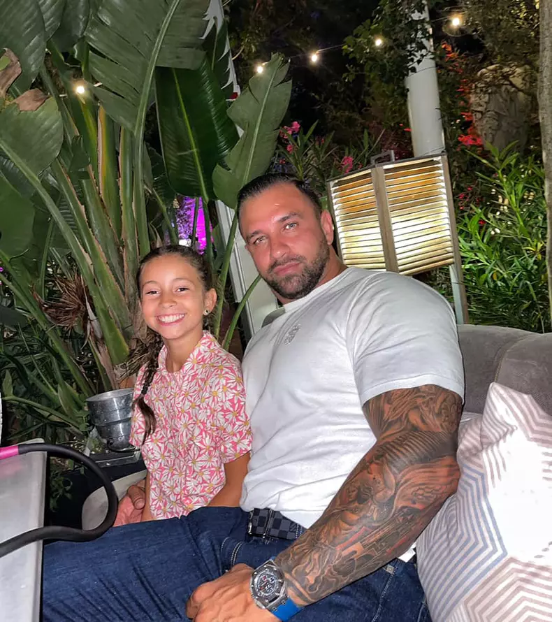 alex-bodi-bianca-dragusanu-santorini-3