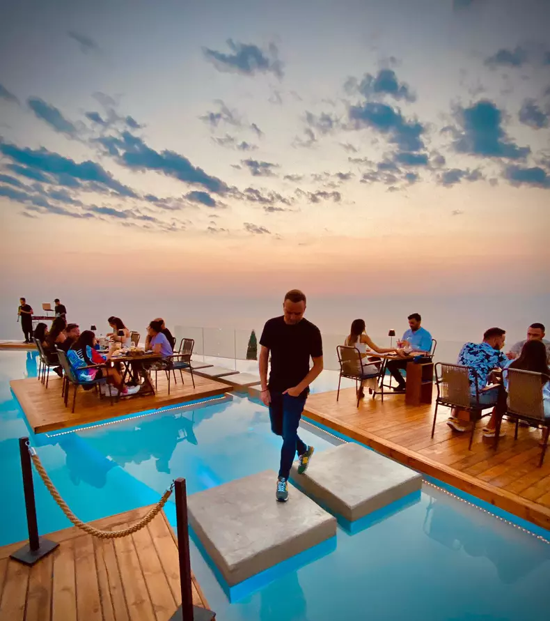 Ionuț Gheorge Amente Restaurant 1