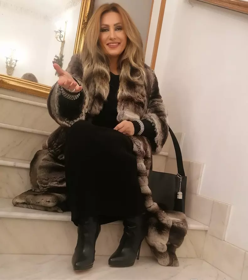 flora-pe-scari-la-ea-acasa