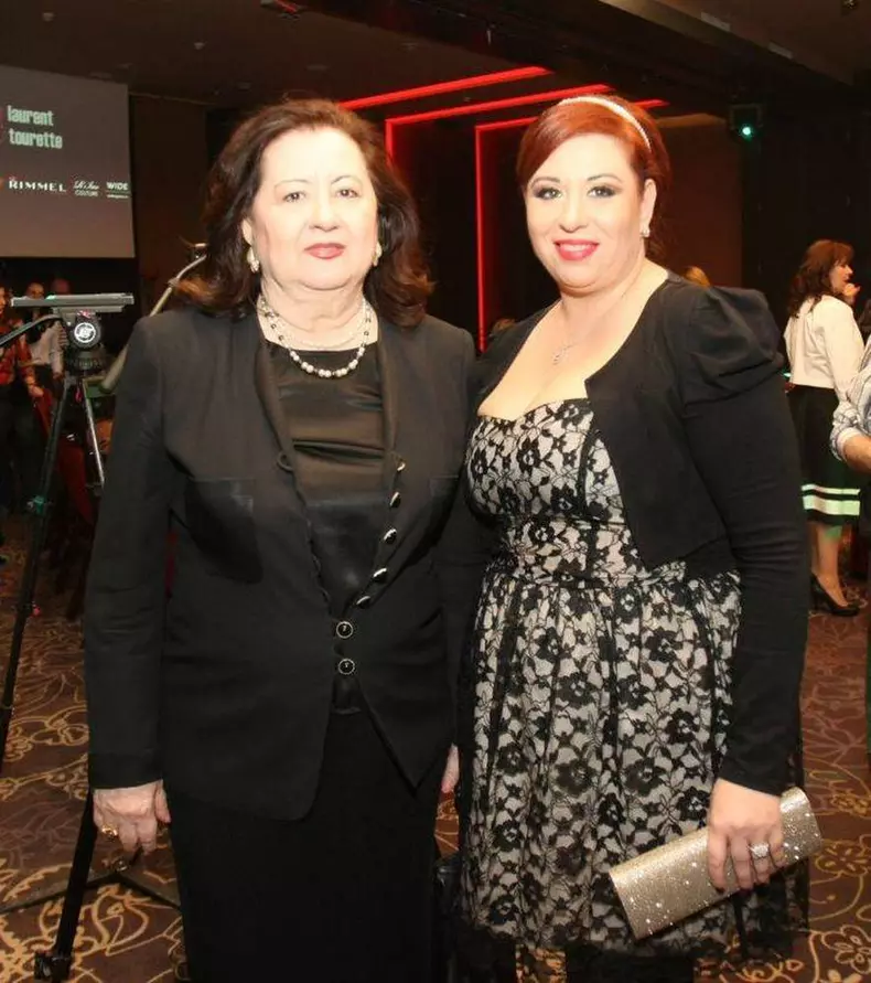 oana-roamn-mioara-roman_dcea7e6e66_01_7085fa850a_01-1