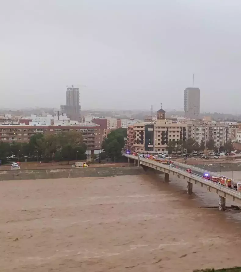 imagini-apocaliptice-dupa-inundatiile-catastrofale-cu-51-de-morti-din-spania-victimele-sunt-cautate-cu-dronele-932067-1