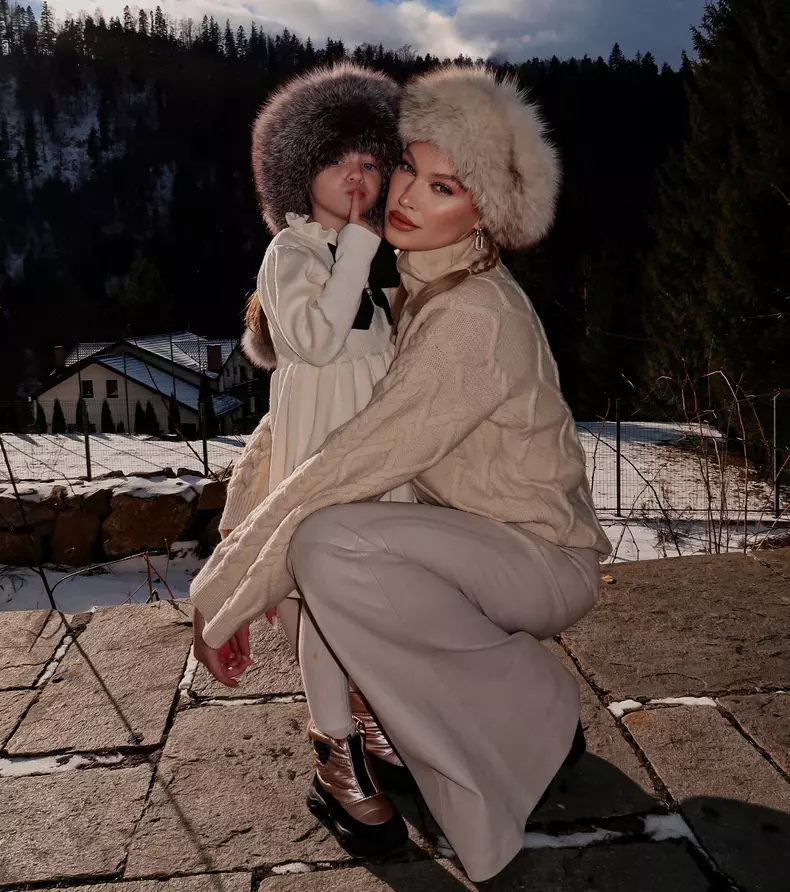 Gina Chirilă și fiica ei și a lui Bogdan Vlădău, Katia (3)