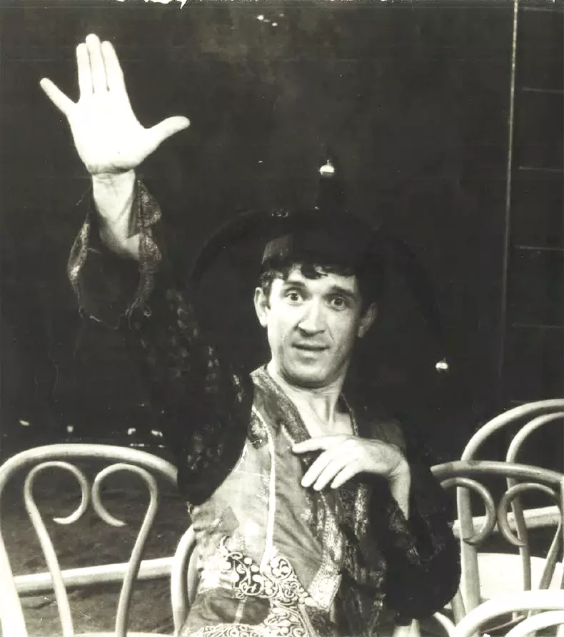 mircea-diaconu-in-rolul-bufonul-in-cum-va-place-de-w-shakespeare-regia-dan-micu-1983