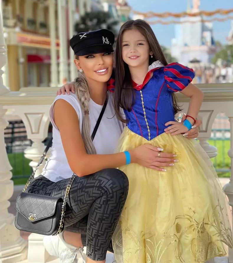 Bianca Drăgușanu fiica Sofia Natalia Disneyland