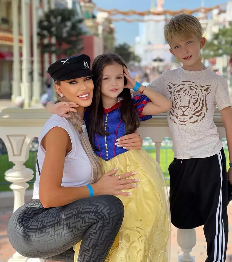 Bianca Drăgușanu fiica Sofia Natalia Disneyland