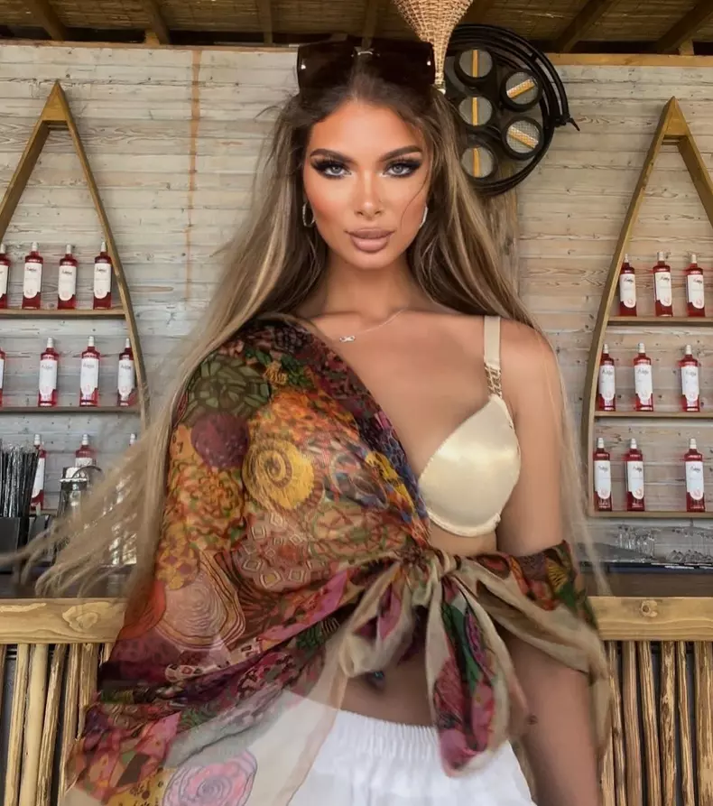 nicolle fota vacanta