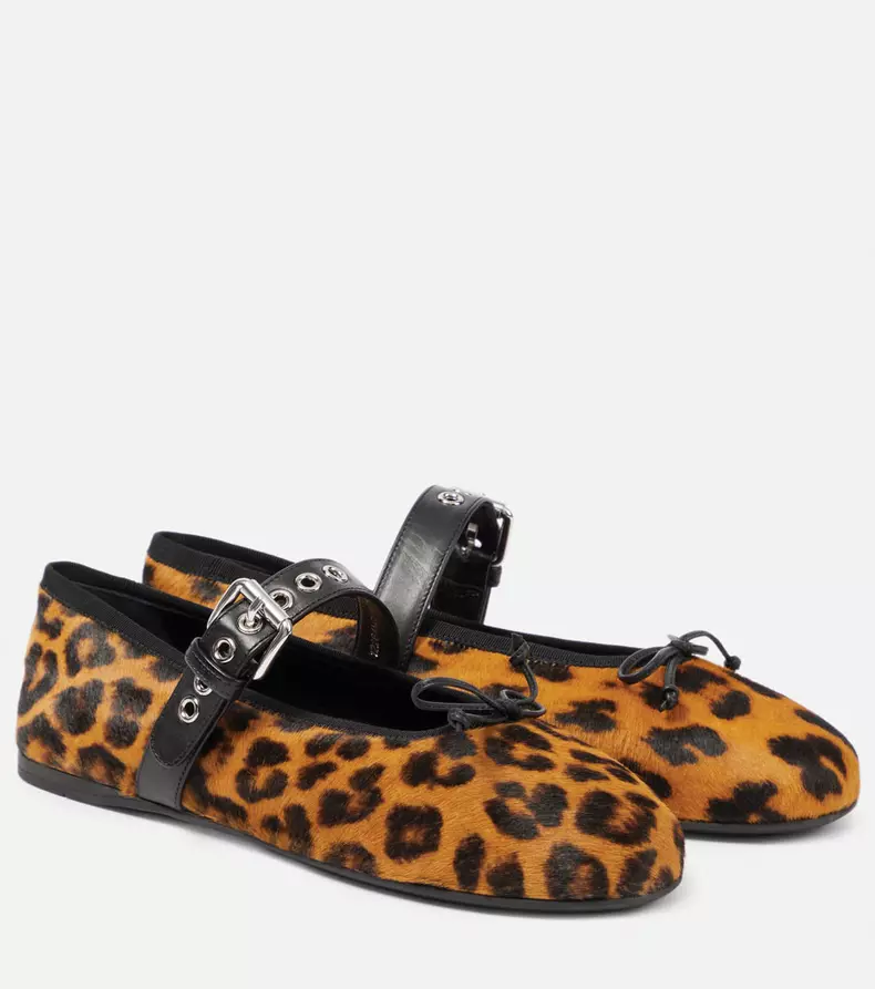 Balerini din piele, Miu Miu, 4.600 lei, www.mytheresa.com