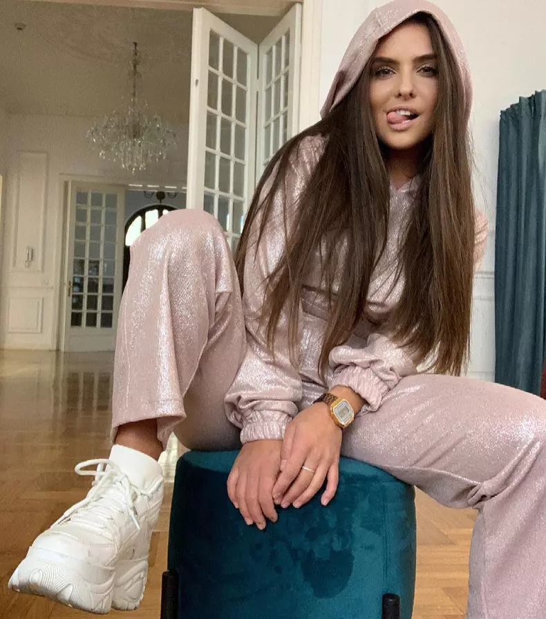 Mellina s-a îngrășat 10 kilograme (1)