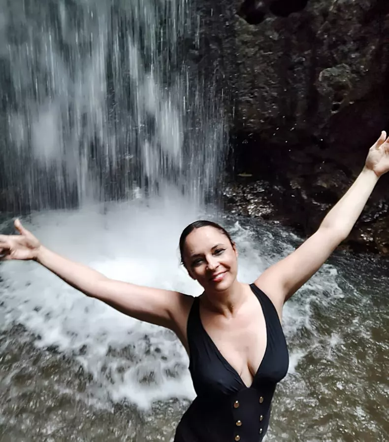 Andreea Marin în Bali, Indonezia