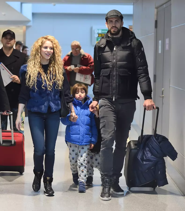 Shakira and Gerard Piqué arrive with the kids at JFK airport
