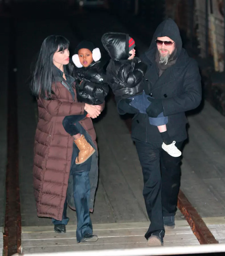 2009_dec_Zahara_and_Shiloh.jpg