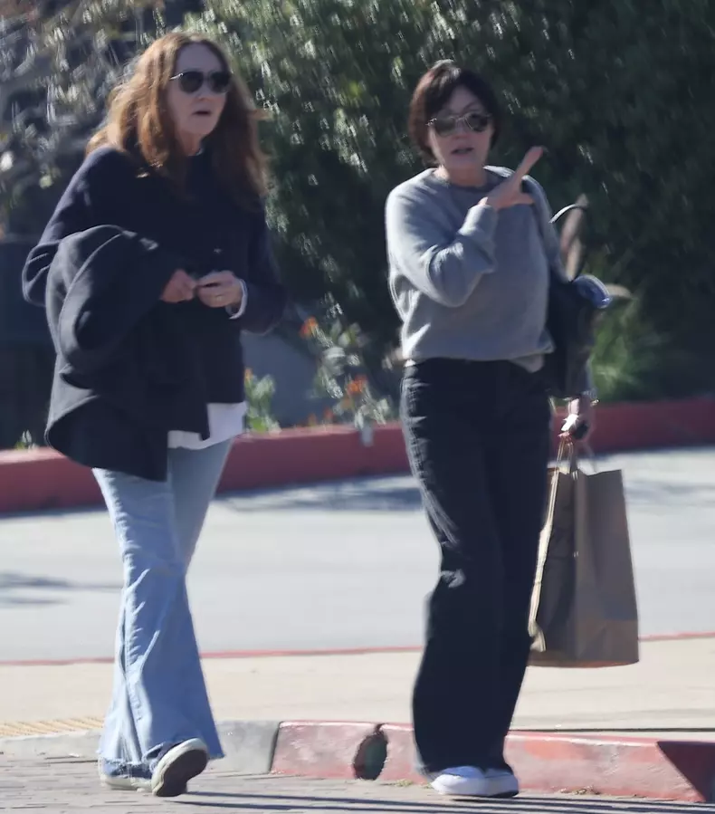 *EXCLUSIVE* Shannen Doherty has a New Year's Day Brunch with her mother in Malibu