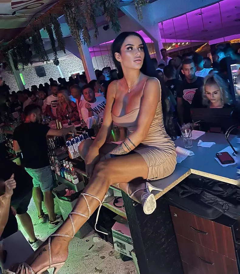 Ce-face-Daniela-Crudu-de-cand-a-renuntat-la-televiziune-4