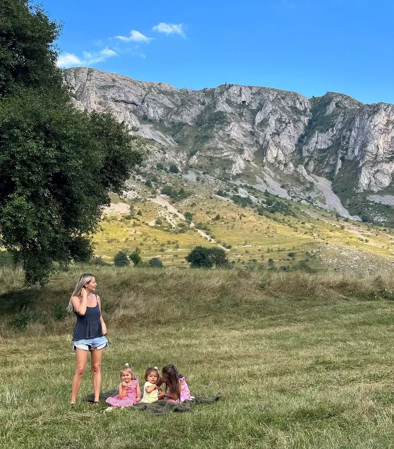 Ce a pățit Laura Cosoi în vacanță cu autorulota. „Nu îmi simt partea stângă a feței”