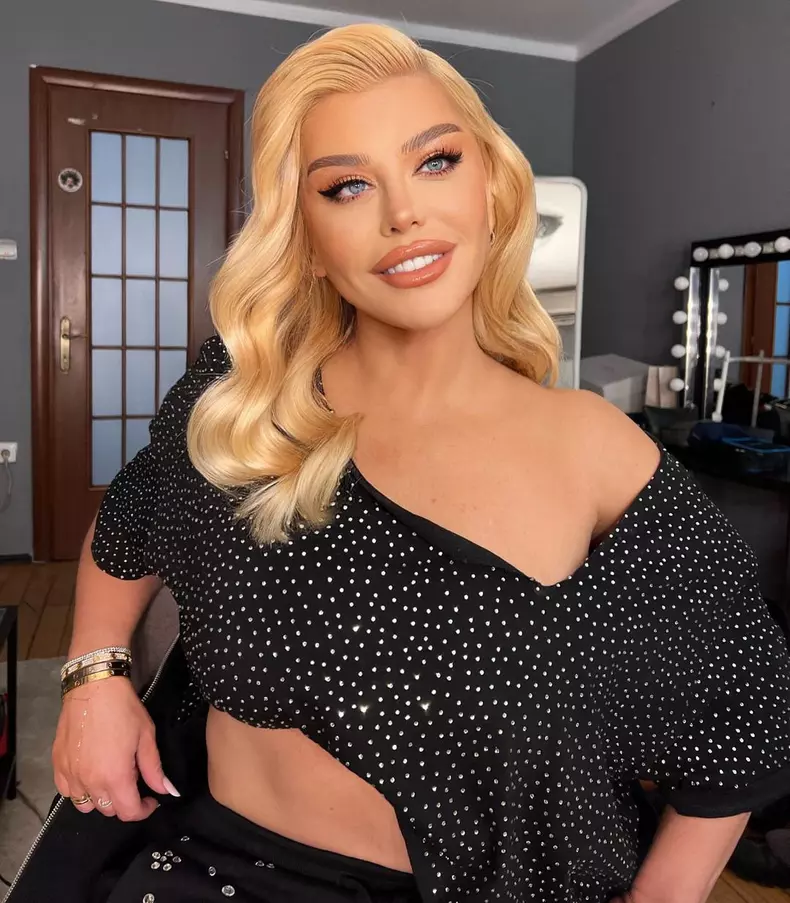 Cu-cine-a-petrecut-Loredana-Groza-de-Paste.-Imaginile-postate-de-artista-5