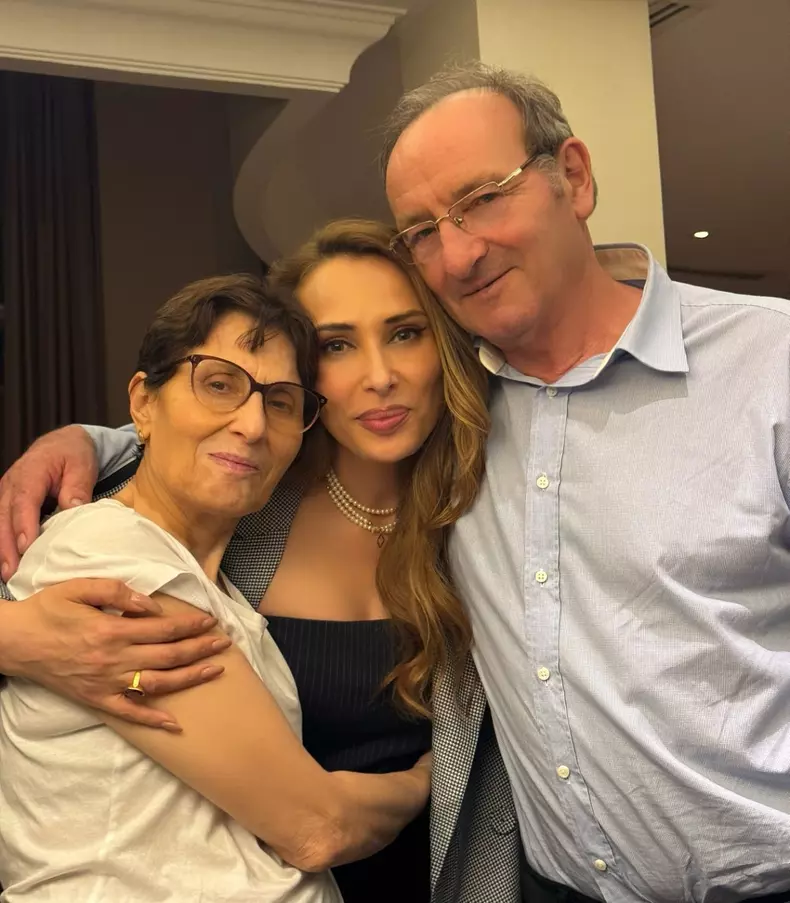 iulia vantur cu parintii